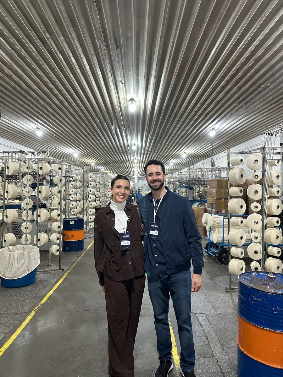 Karen e Rafael, founders da KR Confecções, na operação